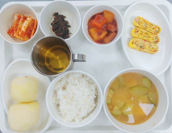 d7f4946ef18616e57a92bf3a65b8a37b_1653975