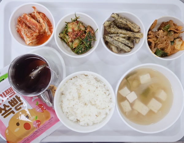 c121ab3af16a5c28129a73e2ff3d3bf8_1700186